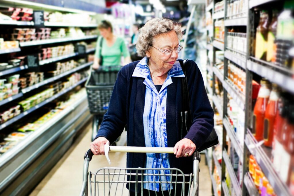 senior-woman-grocery-shopping